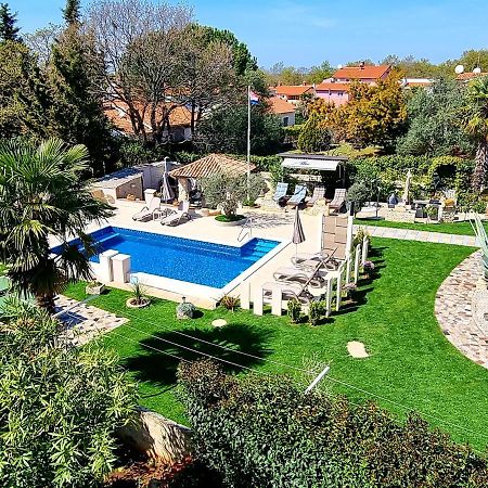 Apartment Villa Engel With Pool 波雷奇 外观 照片