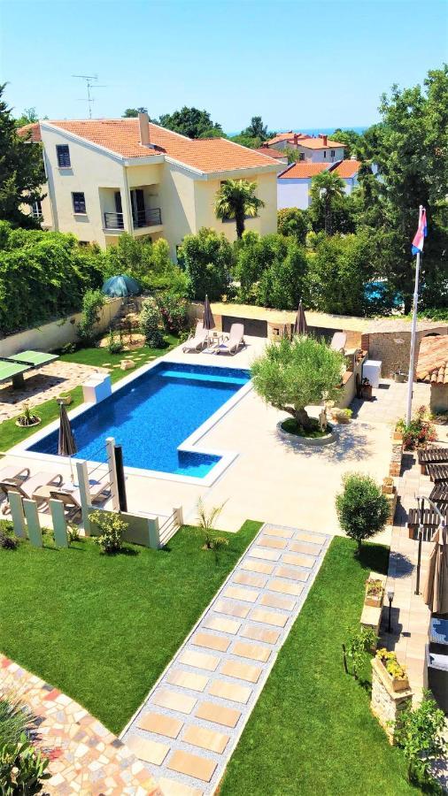 Apartment Villa Engel With Pool 波雷奇 外观 照片