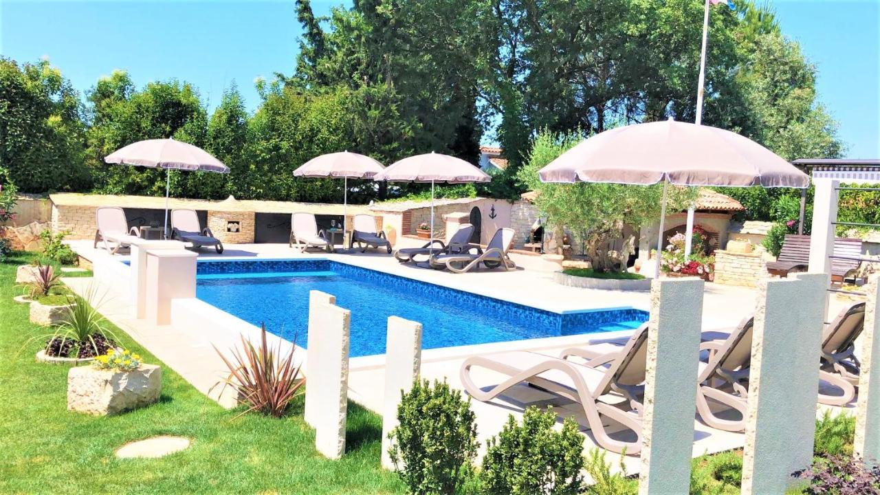 Apartment Villa Engel With Pool 波雷奇 外观 照片