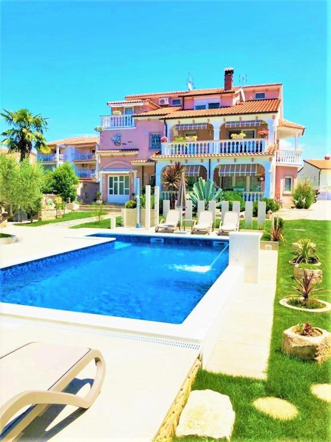 Apartment Villa Engel With Pool 波雷奇 外观 照片