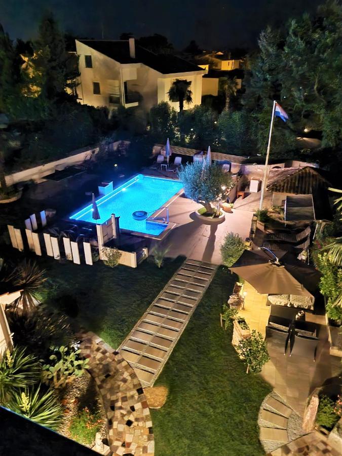 Apartment Villa Engel With Pool 波雷奇 外观 照片