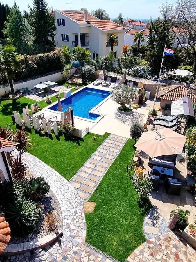 Apartment Villa Engel With Pool 波雷奇 外观 照片