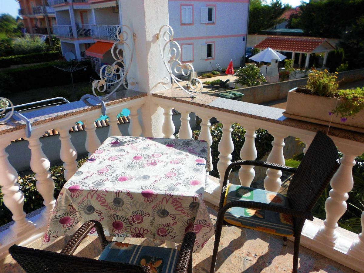 Apartment Villa Engel With Pool 波雷奇 外观 照片